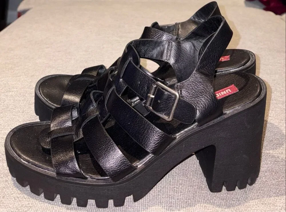 Unionbay Lucca Platform Sandals, a vintage Y2K-era style known for its chunky si